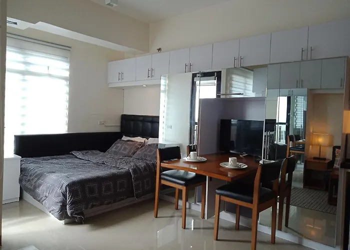 Mabolo Garden Flat A6 With Free Rooftop Pool *